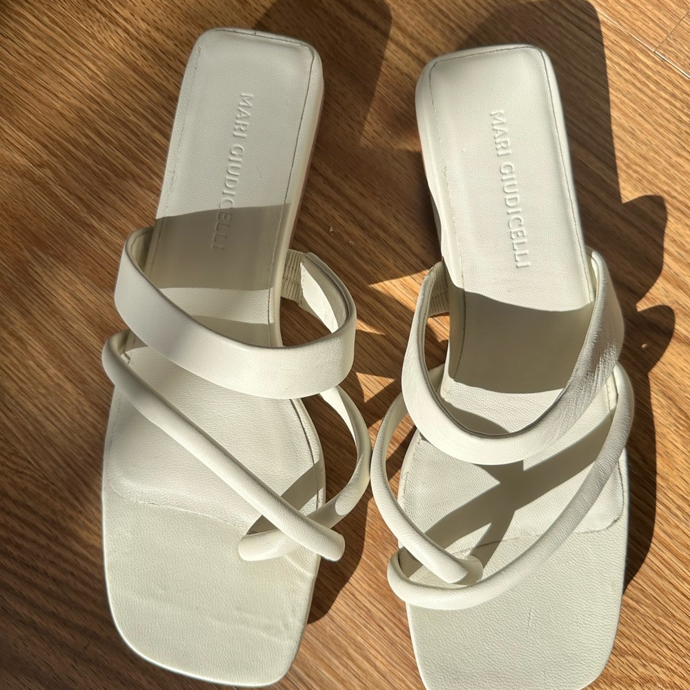 Mari Giudicelli White Strappy Square-Toe Slide Sandals